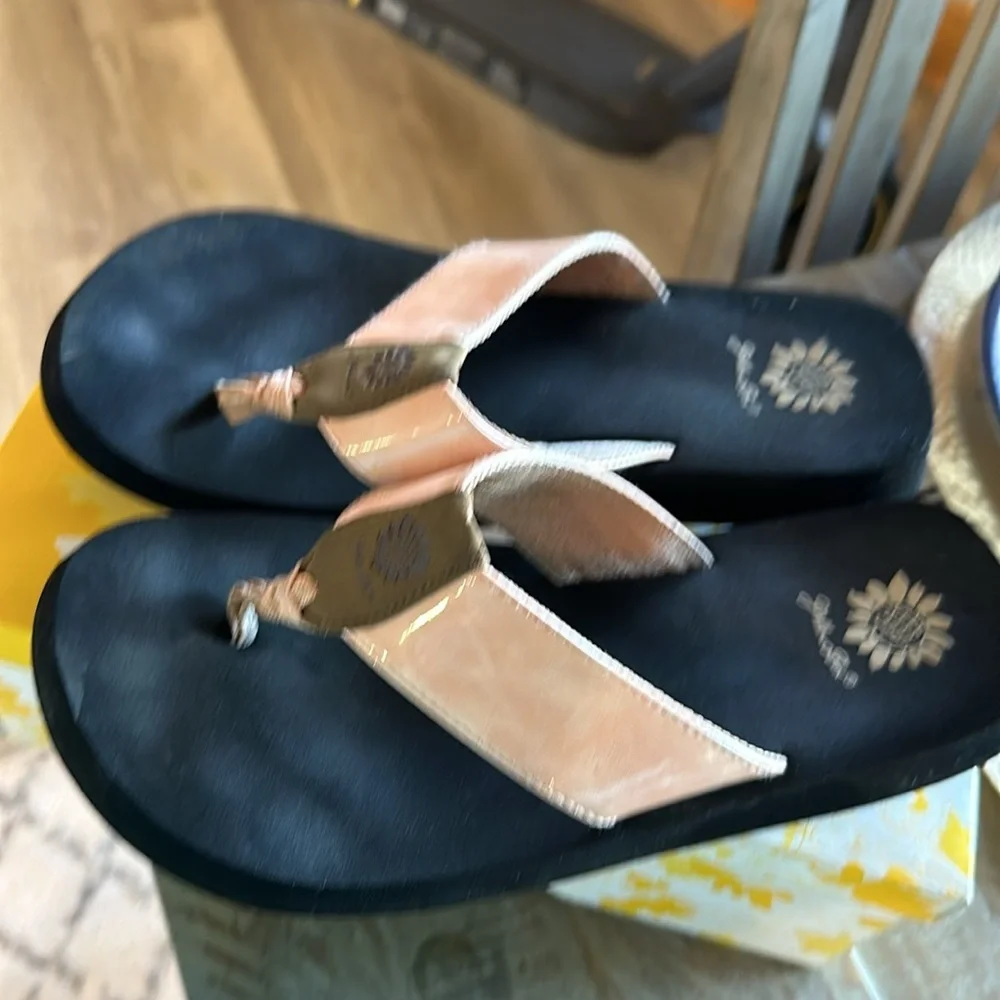 Yellow box blush iridescent pink flip flop size 8.5 - Picture 3 of 7